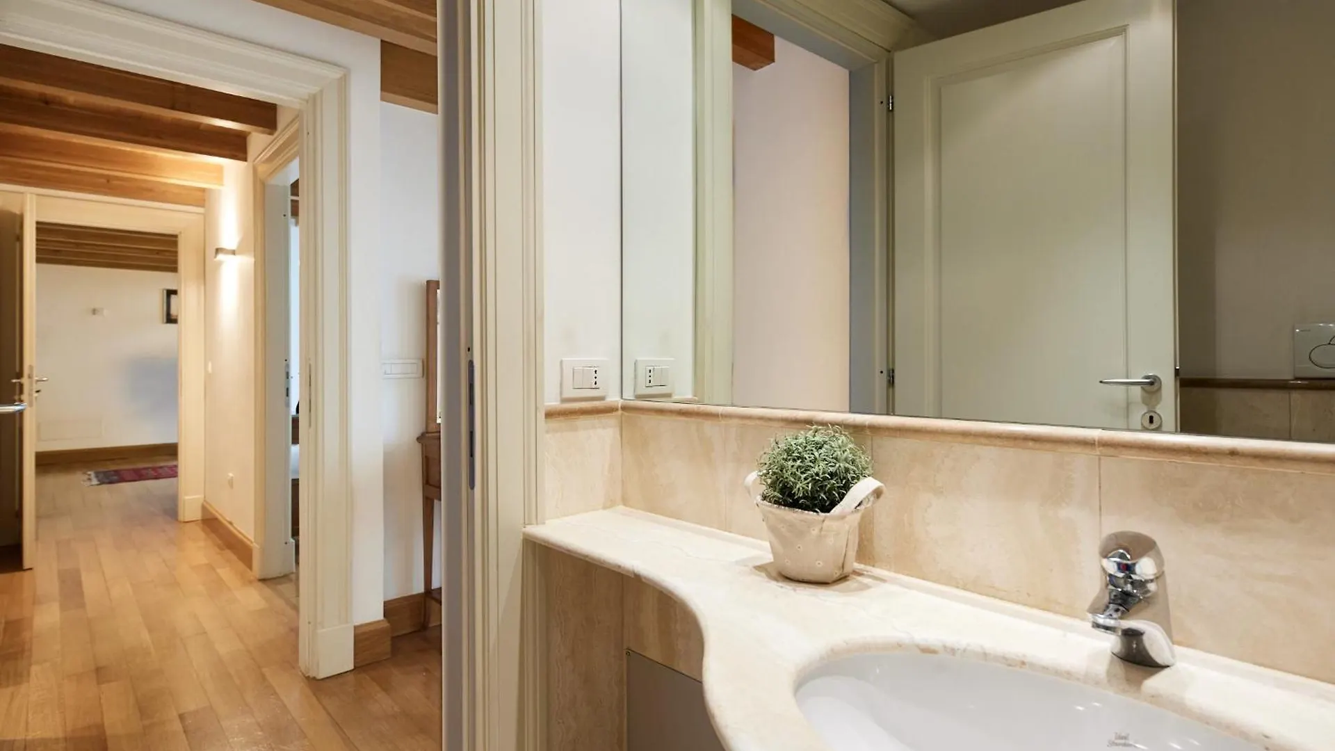 Iflat Retro Chic Apartment In Prati Rome