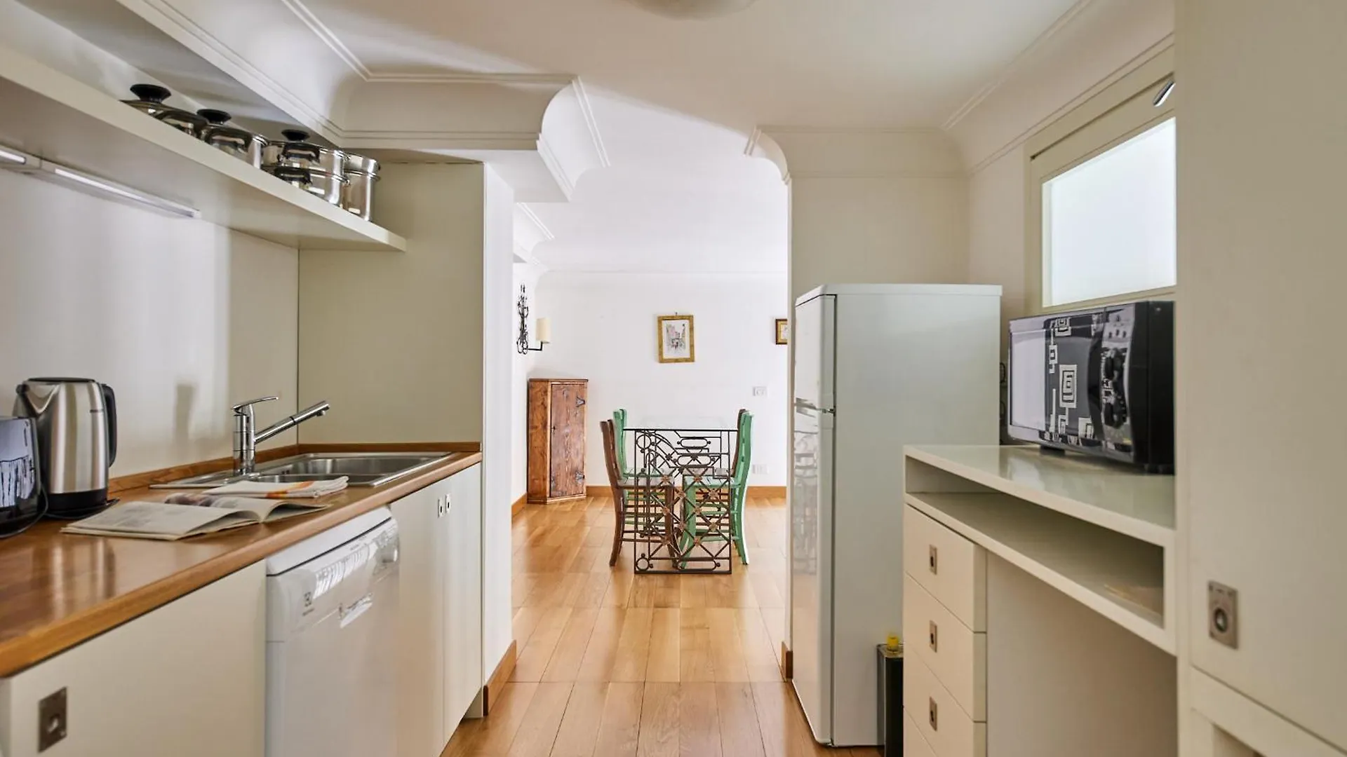 Iflat Retro Chic Apartment In Prati Rome